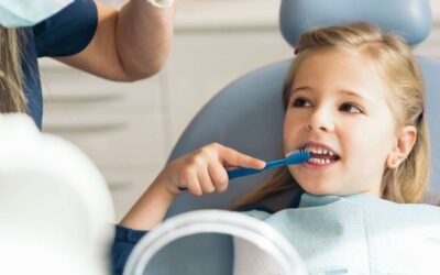 Consejos para enseñar a tus hijos a cuidar sus dientes
